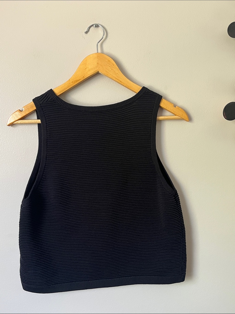 Women’s Aritzia Babaton Alrik Kit Sleeveless Tank Top Black - Picture 6 of 8